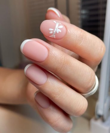 Френч маникюр 2022