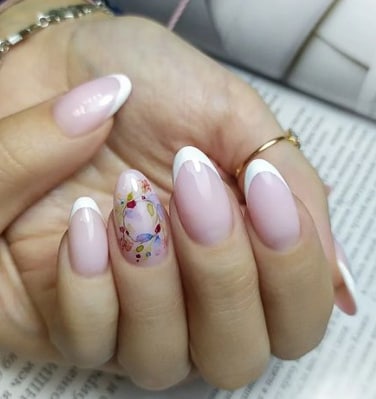 Френч маникюр 2022