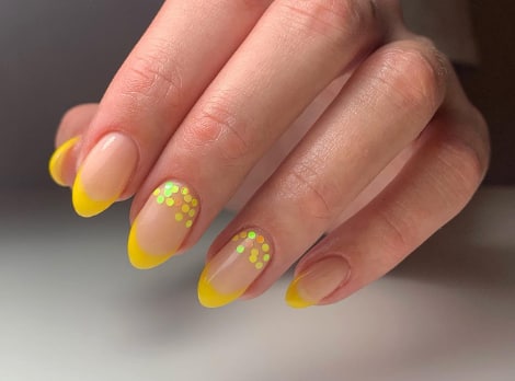 Френч маникюр 2022