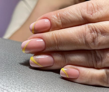 Френч маникюр 2022