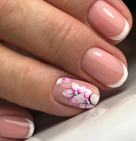 Френч маникюр 2022