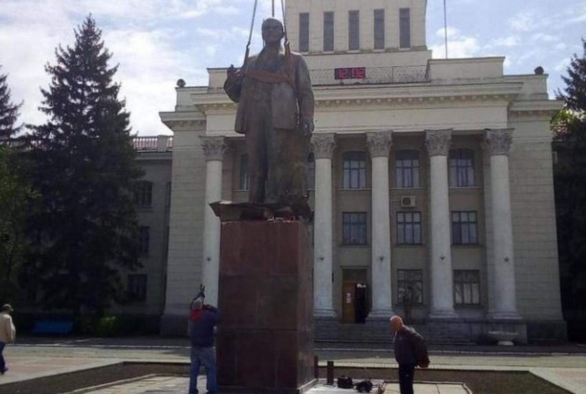 Коммунистический зомби: в Новой Каховке оккупанты поставили памятник Ленину  - Главред