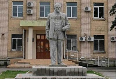 Ідолище погане: на Херсонщині окупанти встановили пам'ятник Леніну Ідолище погане: на Херсонщині окупанти встановили пам'ятник Леніну
