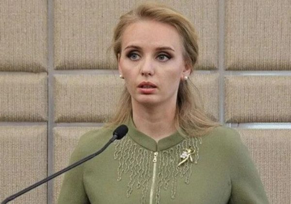 Дочка Путіна захищає татуся і "топить" за "русский мир": опубліковано листування