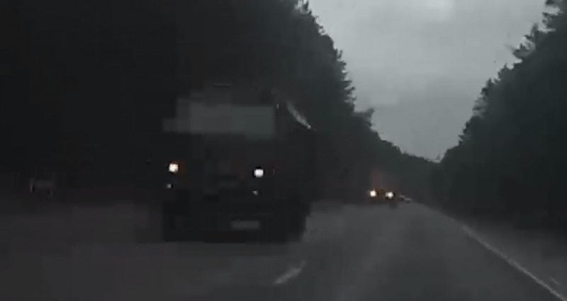 Через Білорусь у бік Чернігова перекидають нові колони військової техніки РФ