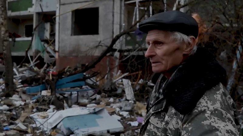 "Сын погиб, жену-инвалида доставали из разбомбленного дома": житель Чернигова рассказал свою историю