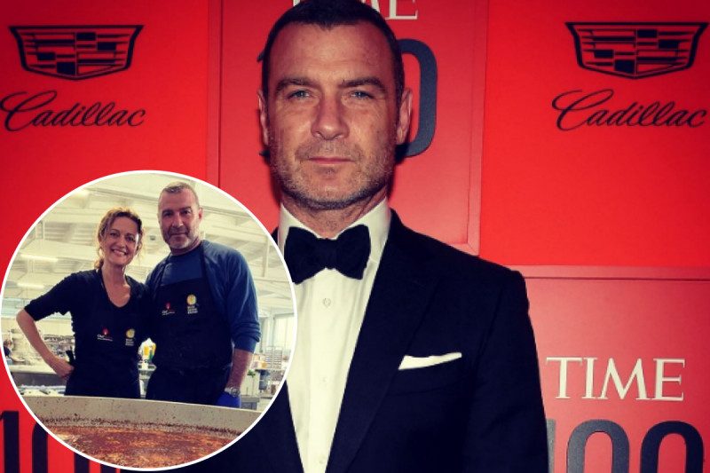 Голливудский актер украинского происхождения готовит борщ для беженцев на польской границе