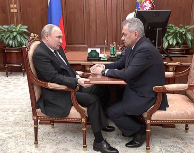 Путин – у телевизора, а Шойгу прикрепили к видео: в МВД считают, что встреча может быть монтажом