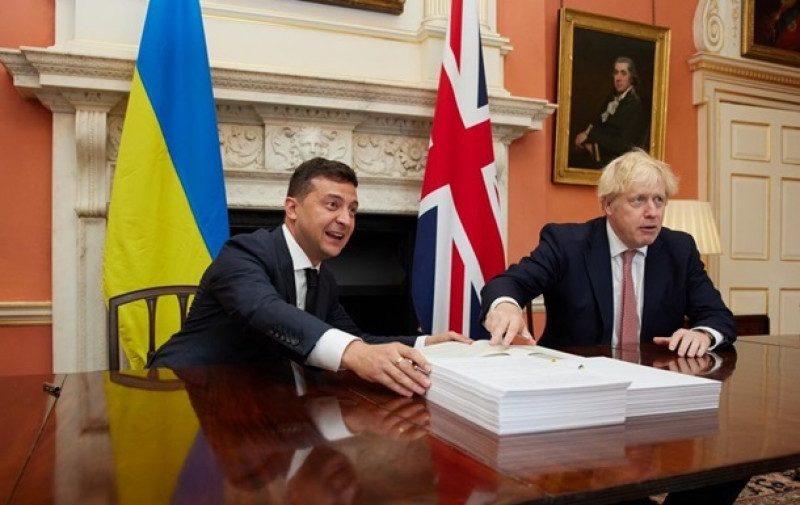 Зеленський поспілкувався з Джонсоном про гарантії безпеки та Росію