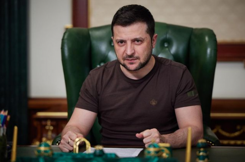 Почему Владимир Зеленский носит обручальное кольцо на среднем пальце - в СМИ раскрыли секрет гаранта