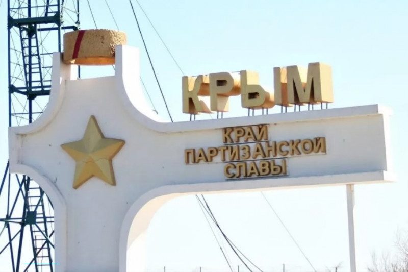 В Крыму пенсионерка облила кровью могилу убитого в Бердянске оккупанта