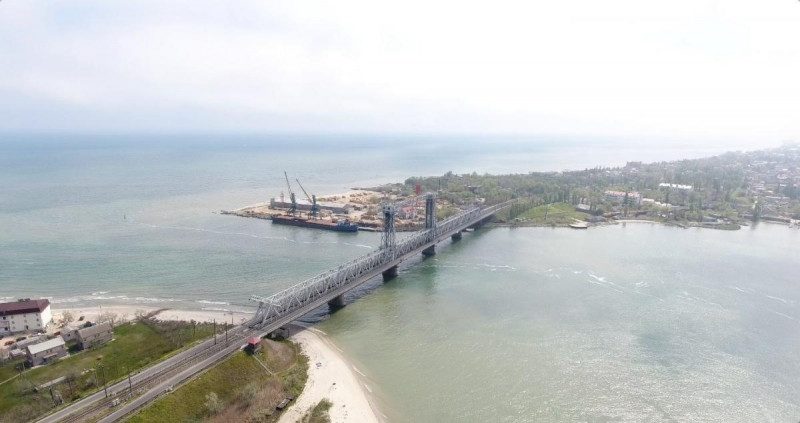 РФ нанесла удар по Одесской области: попали в мост через Днестровский лиман