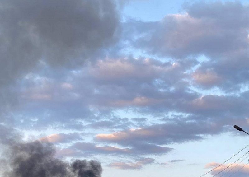 Під виття сирен чутні вибухи: окупанти випустили ракети по центру Дніпра