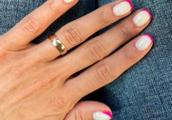 Весенний маникюр на короткие ногти 2022