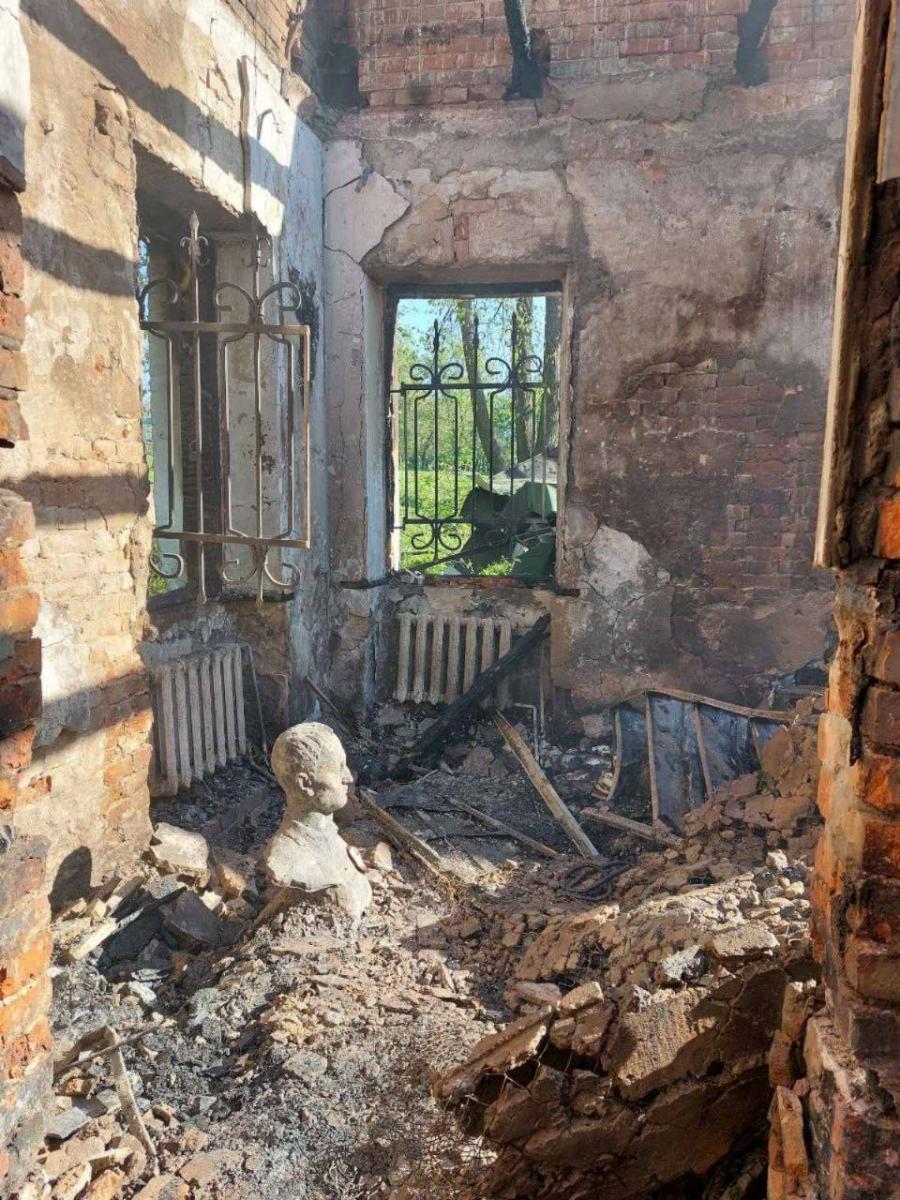 Музей Сковороди після ракетного удару Музей Сковороди після ракетного удару