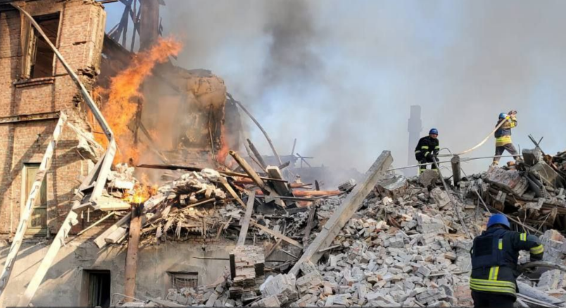 'Воюют с мирными жителями': в Белогоровке рашисты сбросили авиабомбу на школу