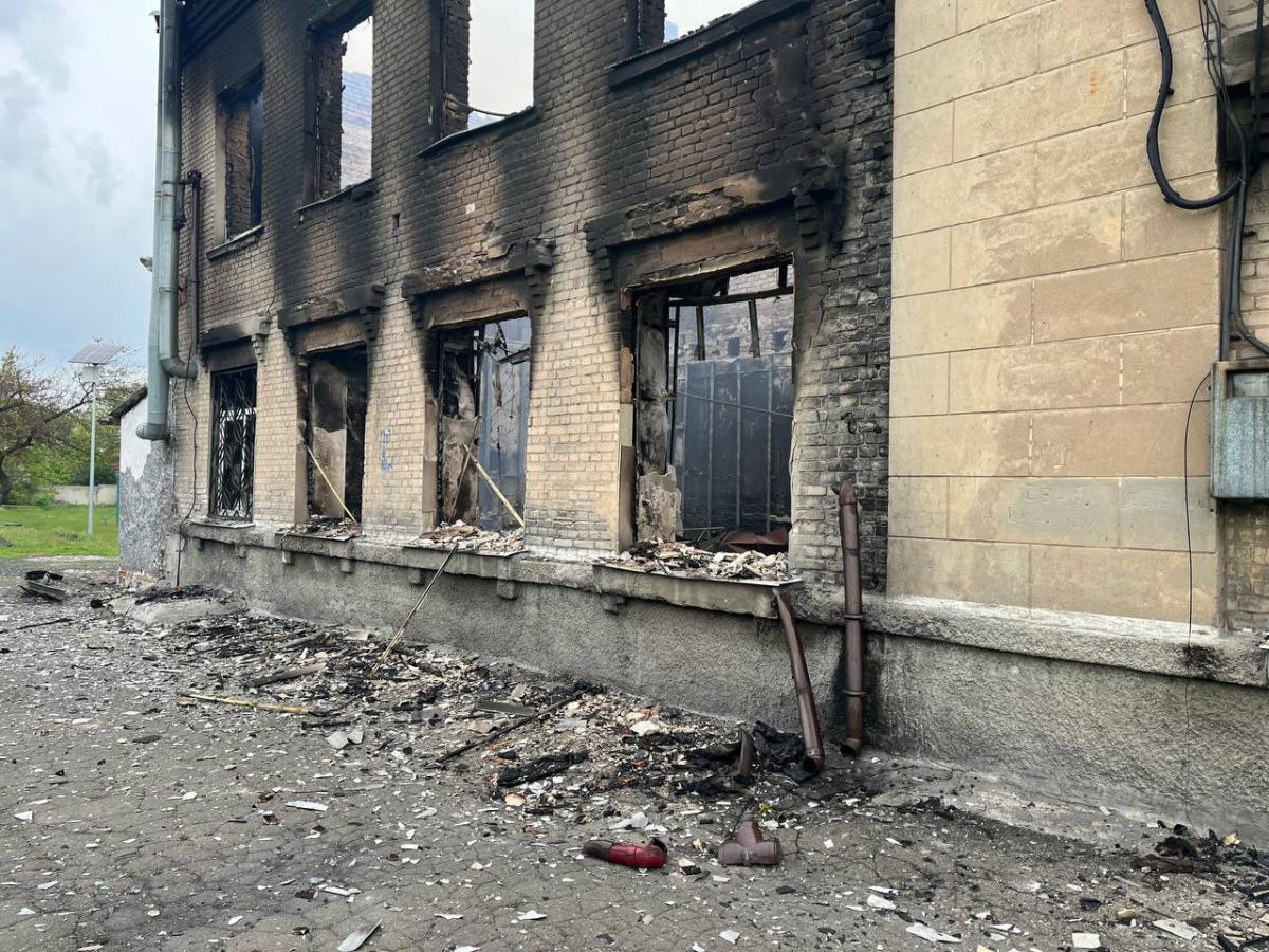 В Авдеевке оккупанты обстреляли школу фосфорными бомбами