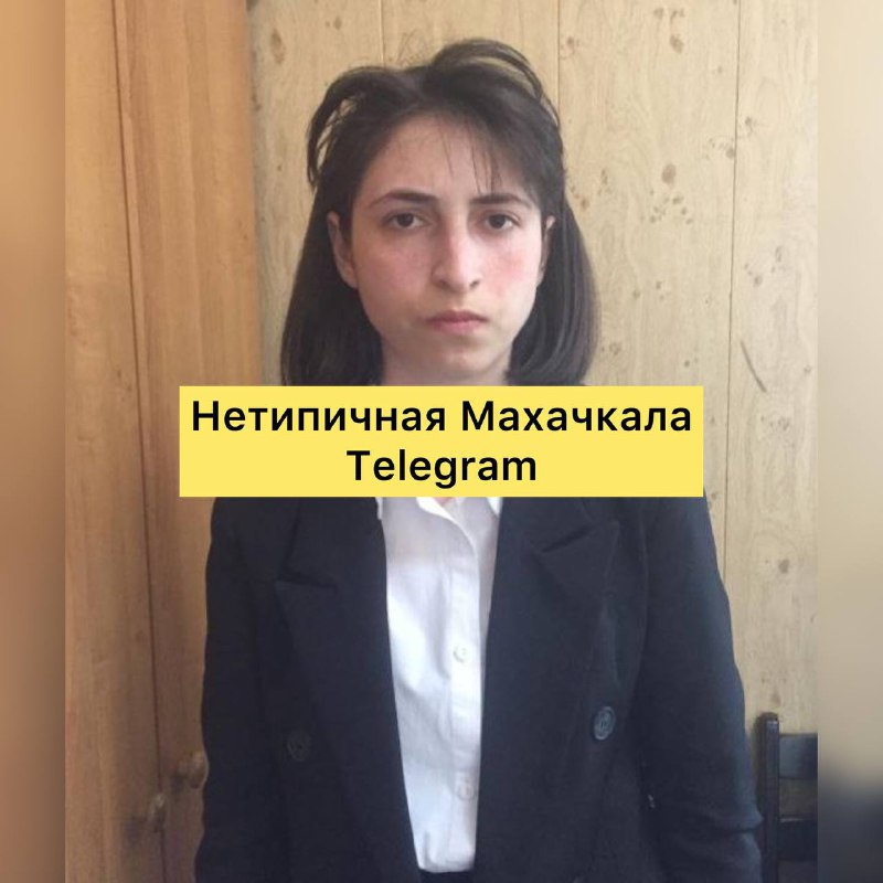 'Путин – черт!': ученица в РФ на школьной 'линейке' заявила в микрофон о поддержке Украины