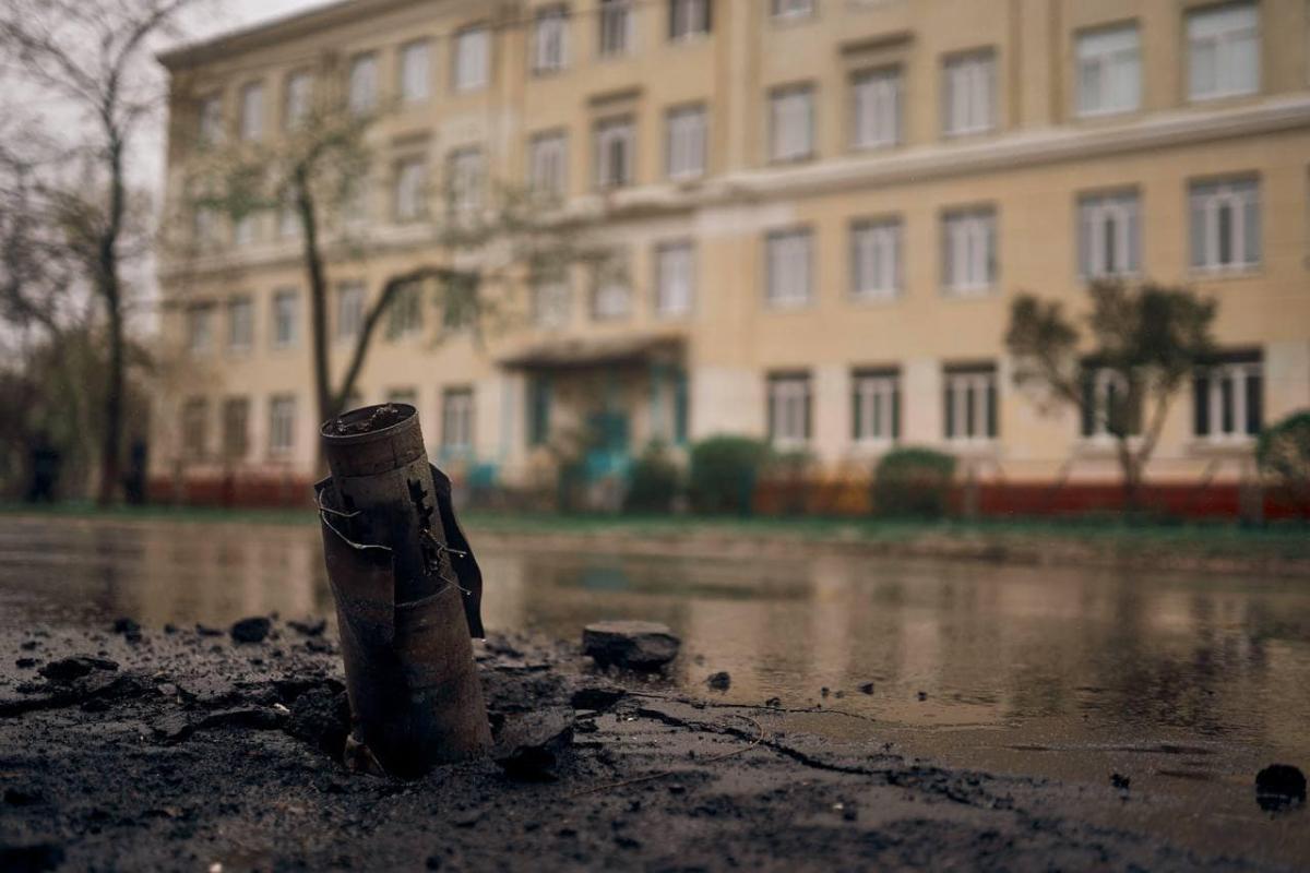 Гайдай показав моторошні фото шкіл у день останнього дзвінка