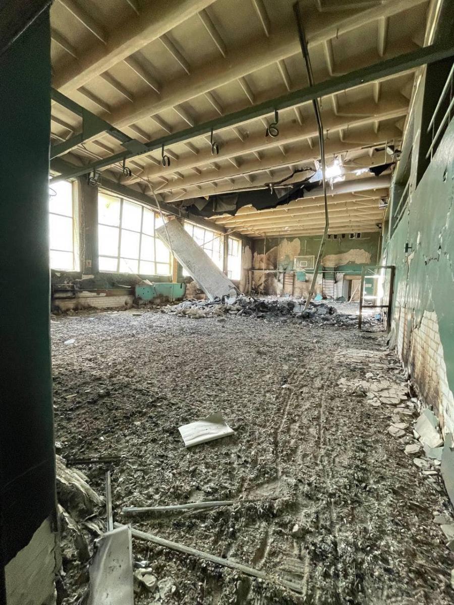 Гайдай показав моторошні фото шкіл у день останнього дзвінка