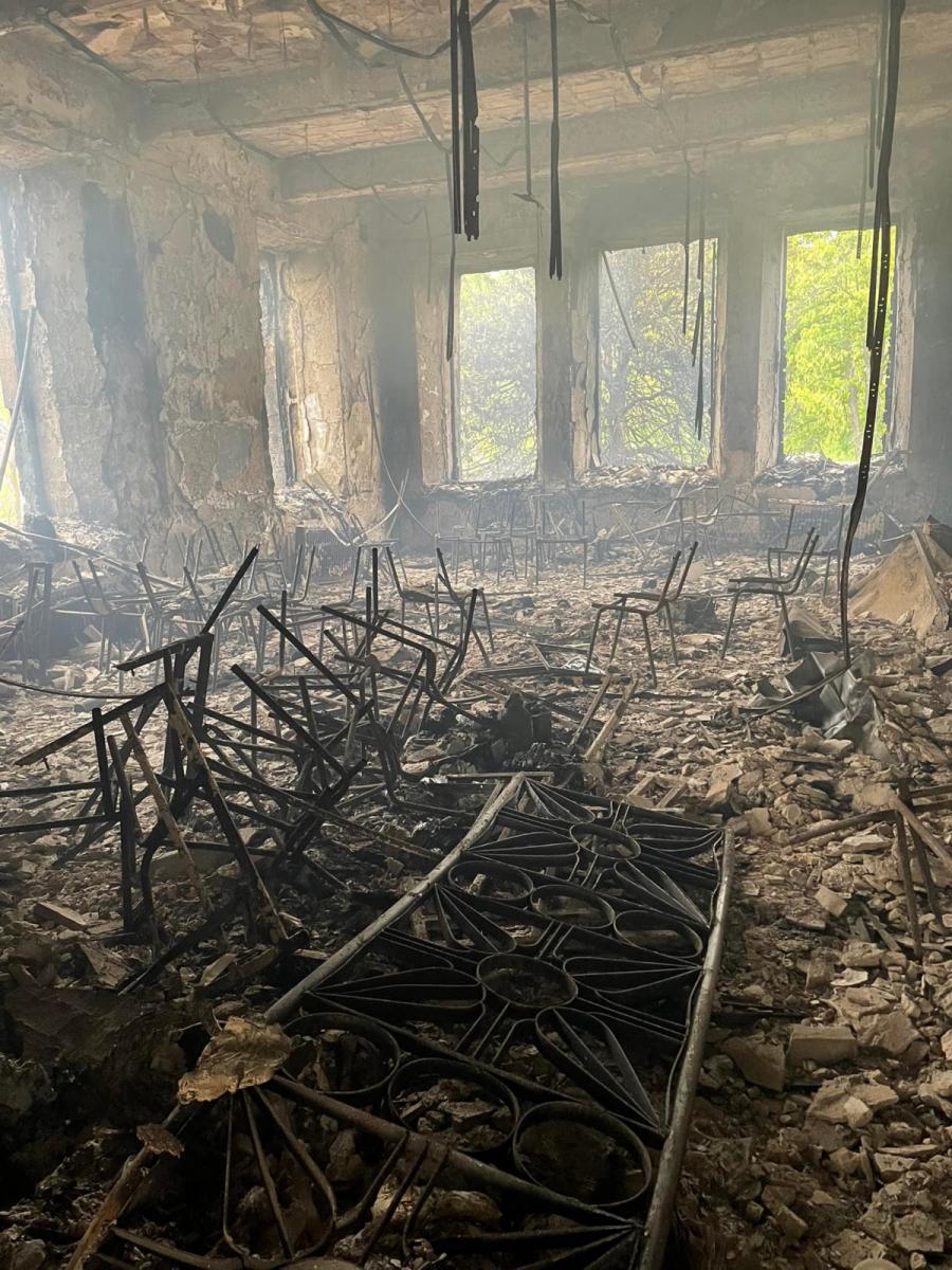 Гайдай показав моторошні фото шкіл у день останнього дзвінка