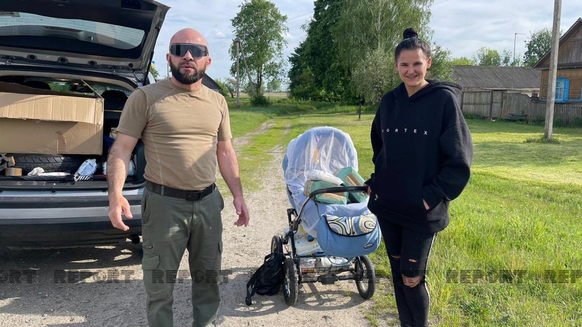 Азербайджанский активист доставляет помощь украинцам, живущим под обстрелами Азербайджанский активист доставляет помощь украинцам, живущим под обстрелами
