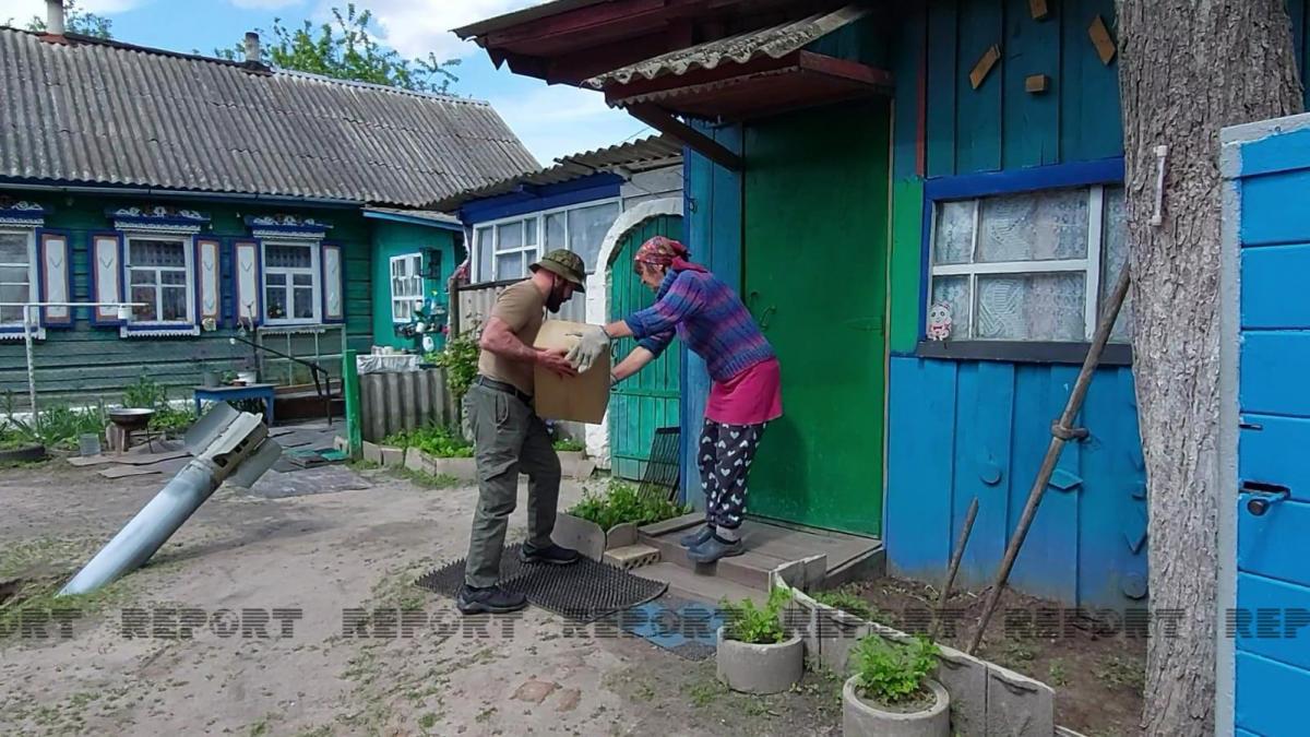 Азербайджанский активист доставляет помощь украинцам, живущим под обстрелами Азербайджанский активист доставляет помощь украинцам, живущим под обстрелами