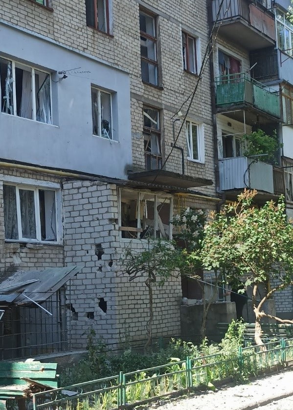 Мощные взрывы и пожар в Николаеве, небо затянуто черным дымом - первые подробности Мощные взрывы и пожар в Николаеве, небо затянуто черным дымом - первые подробности