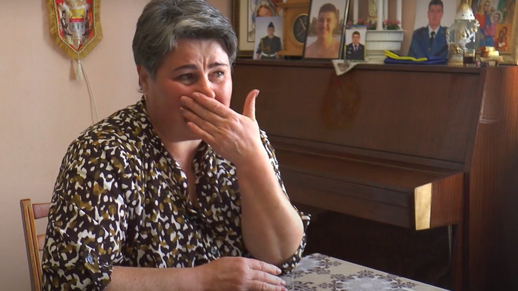 Мати загиблого пілота Тарабалки зайнялася волонтерством і пише сину вірші