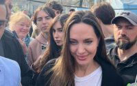 Придумала оригинальный способ: Анджелина Джоли специально развалила брак Питта и Энистон