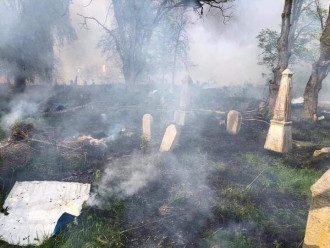Россия бомбит и сжигает музеи и памятки архитектуры Украины