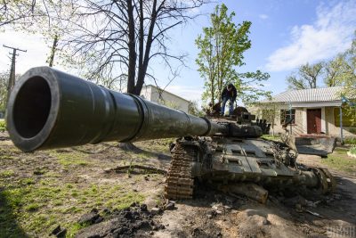 танк РФ, разбитая техника оккупантов 