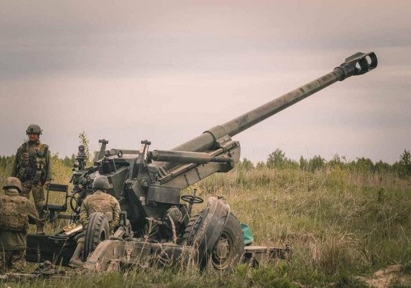 Б'є на 30 км: ЗСУ знищують ворога потужними гаубицями FH70