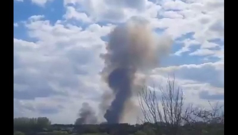 "Це війна": під Білгородом гримлять вибухи, в небі засікли вертольоти