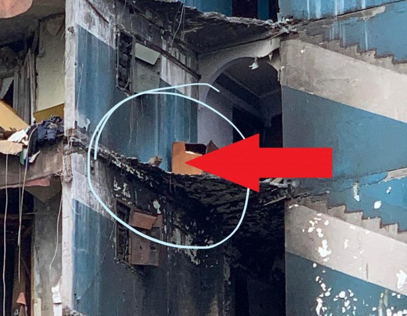 У Бородянці рятуватимуть кота, який застряг на 7 поверсі напівзруйнованого будинку