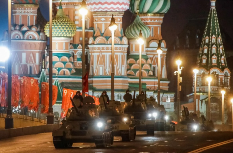Без "новинок" на Красной площади и военной техники в городах: в РФ пройдет необычный "парад Победы"