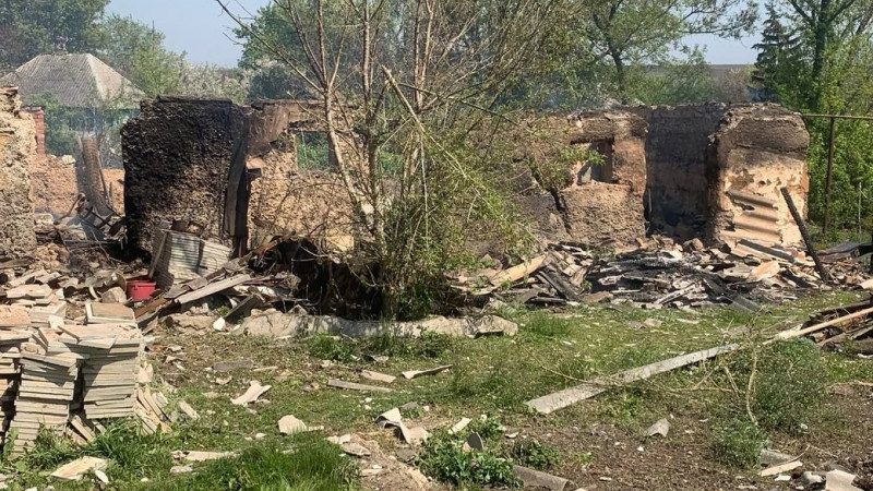 "Зайшли в хату пообідати, і вдарив снаряд": окупанти обстріляли Харківщину, 5 людей загинули