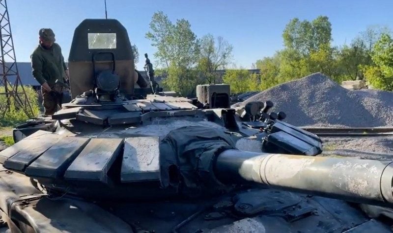 "Подарок" от оккупантов: ВСУ захватили брошенный рашистами танк Т-72