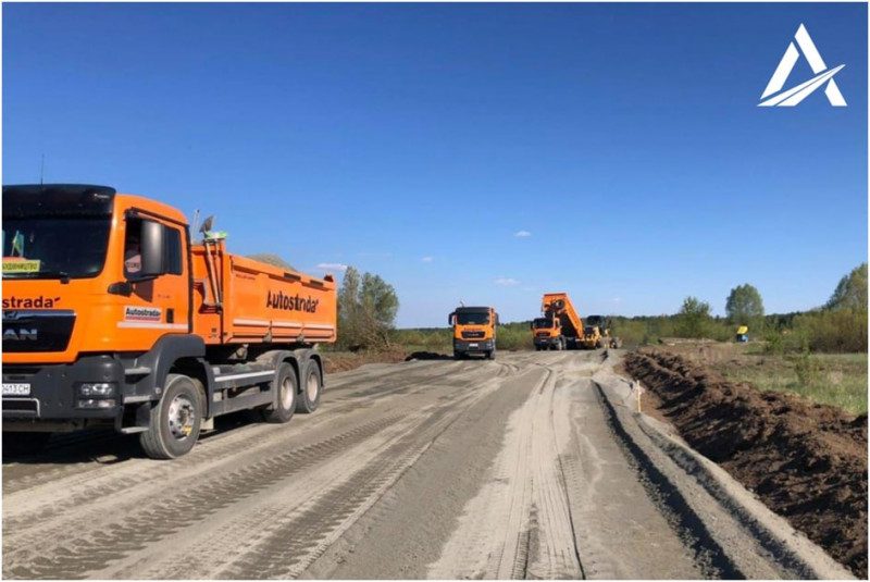 На "Варшавке" на месте разрушенного моста строят временный объезд, - Укравтодор