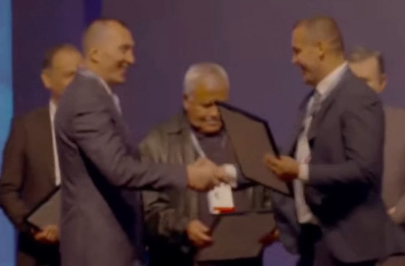 "Що з тобою не так?": глава ФБУ зашкварився братанням з росіянином