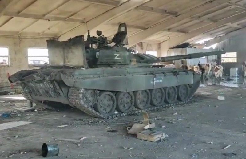 Трофейний танк Т-72Б3 тепер на службі України: ЗСУ показали, як їх "озброює" армія РФ