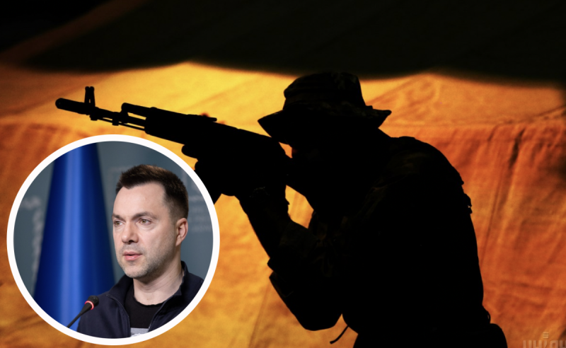 Сильне задимлення: ЗСУ накрили багато "жирних" цілей на острові Зміїний - Арестович