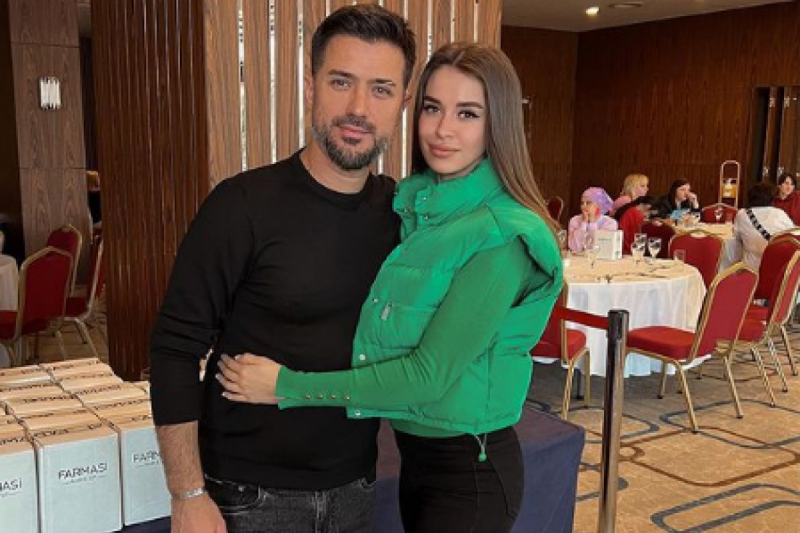 Ексчоловік Ані Лорак "вигуляв" нову пасію з екстремально глибоким декольте