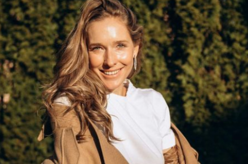 Катя Осадчая в ошеломительном белом наряде покорила Канны