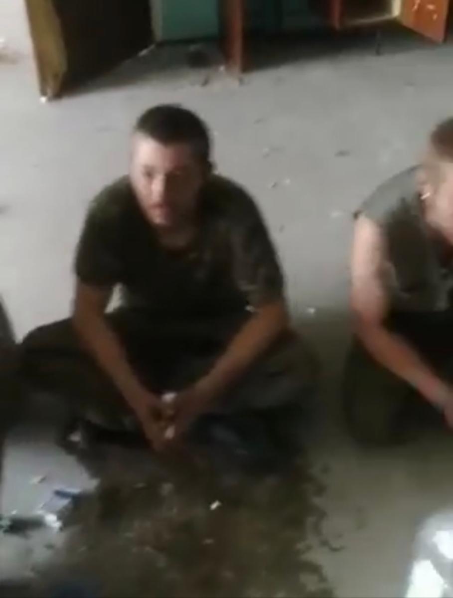 Українські бійці взяли у полон в Сєвєродонецьку 6 окупантів з "ЛНР" Українські бійці взяли у полон в Сєвєродонецьку 6 окупантів з "ЛНР"