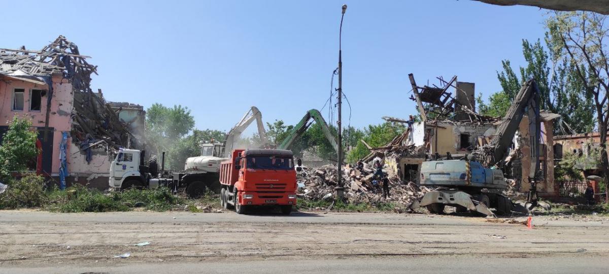 Окупанти вбили шістьох людей у Маріуполі для зйомки пропагандистського ролика Окупанти вбили шістьох людей у Маріуполі для зйомки пропагандистського ролика