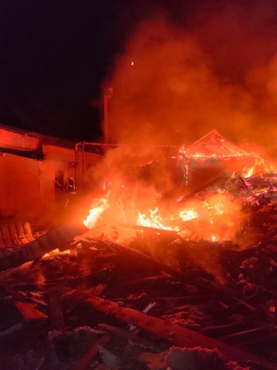 В Харькове возникли пожары из-за вражеских обстрелов