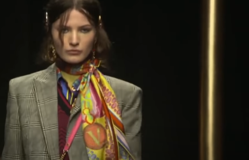 Как стильно носить и завязывать платок в 2022 году - потрясающие идеи для каждого