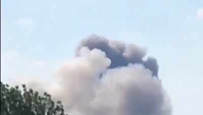 Потужні вибухи та клуби диму: у Дніпрі ракети РФ потрапили у СТО - під завалами люди