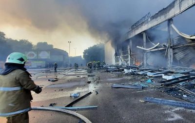 Трагедия в Кременчуге: ракета разорвалась прям внутри ТЦ, осталась воронка